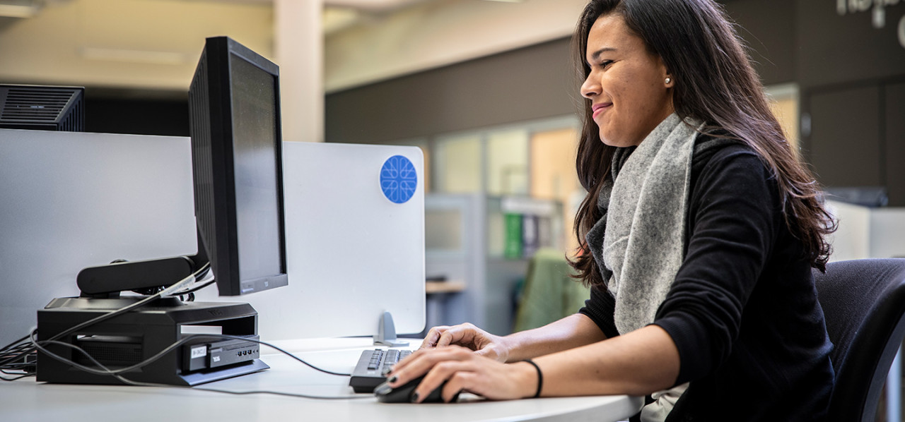 A Camosun student using the computers in the library