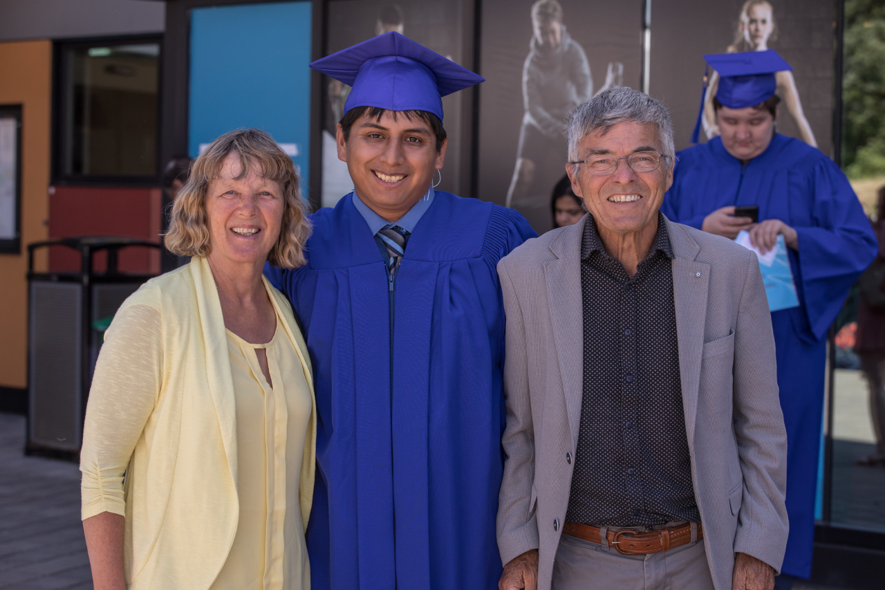 A family photo at grduation