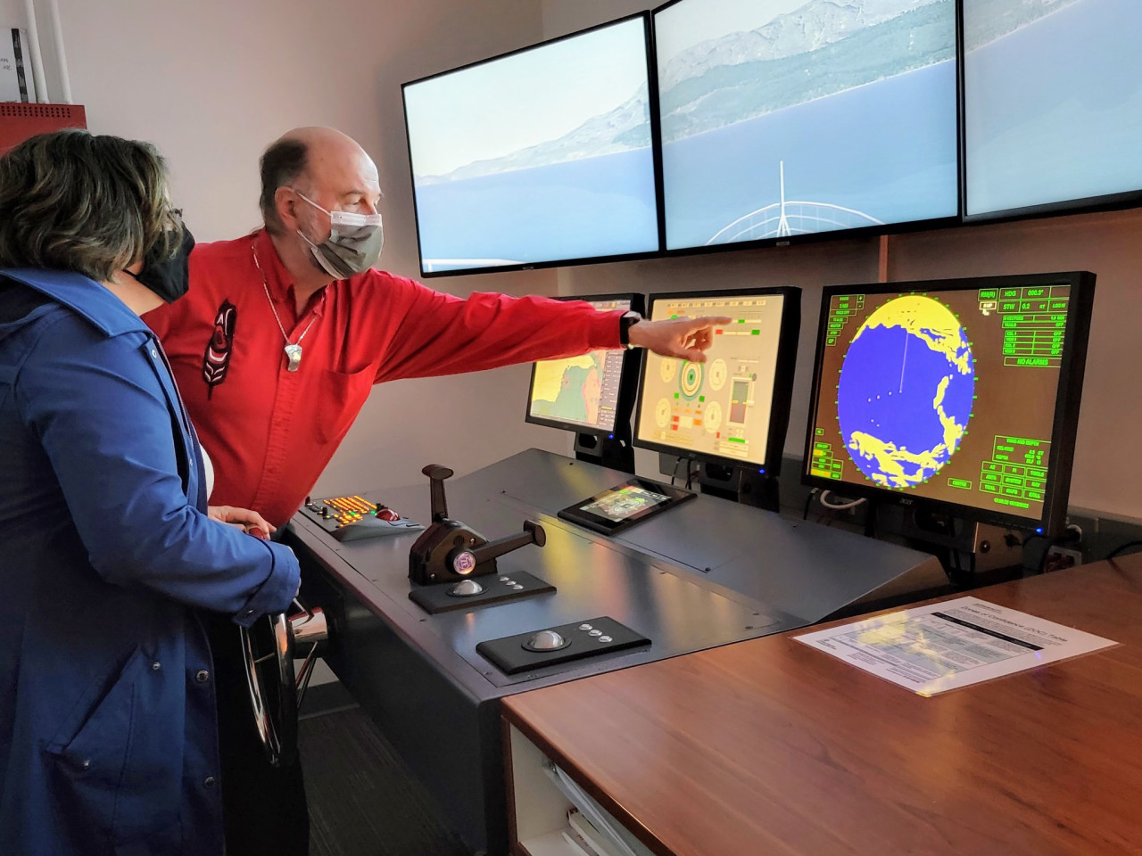 Student learning on a nautical simulator 